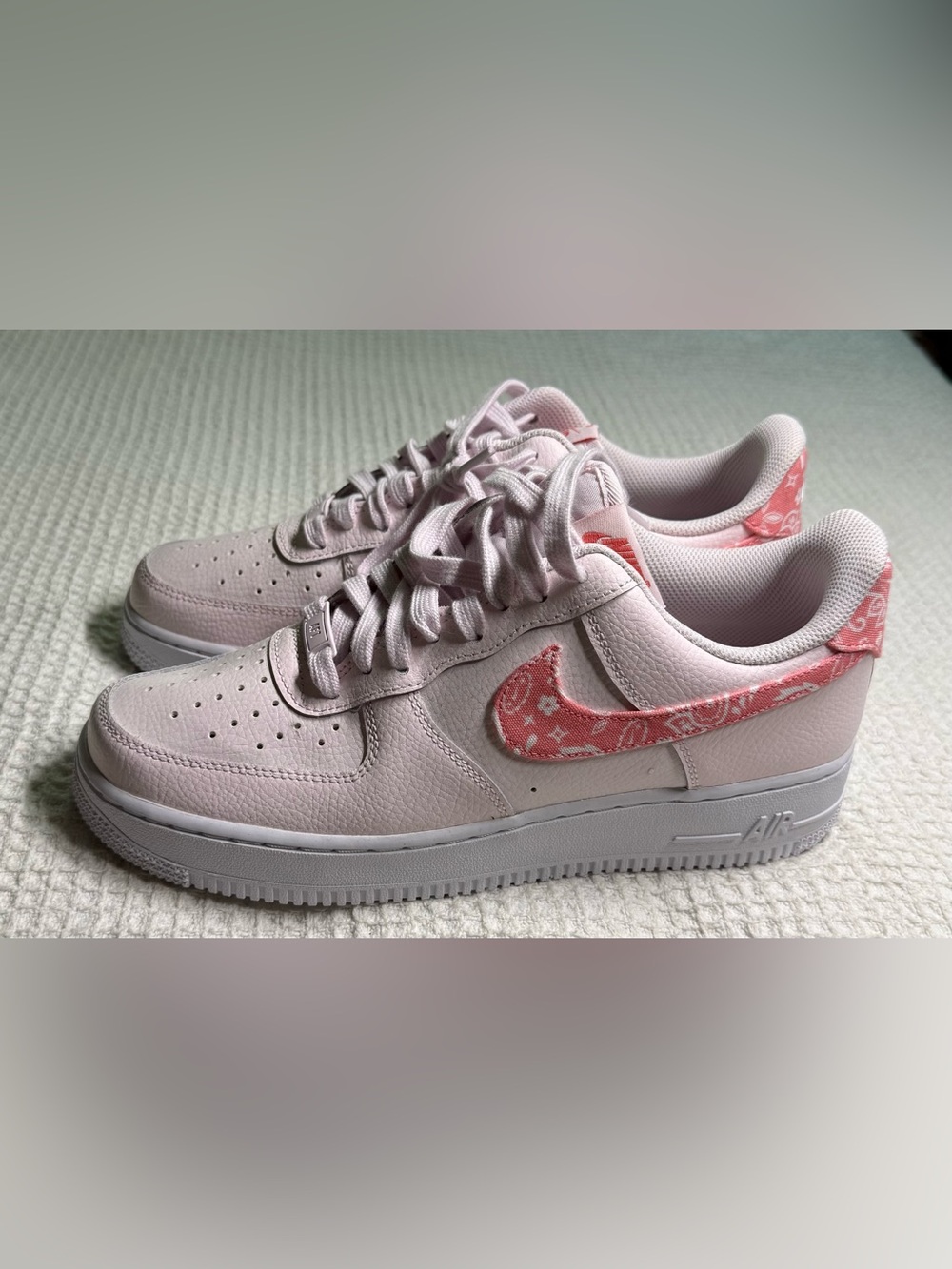 Nike Women’s Air Force 1 Pink Paisley Size 9-